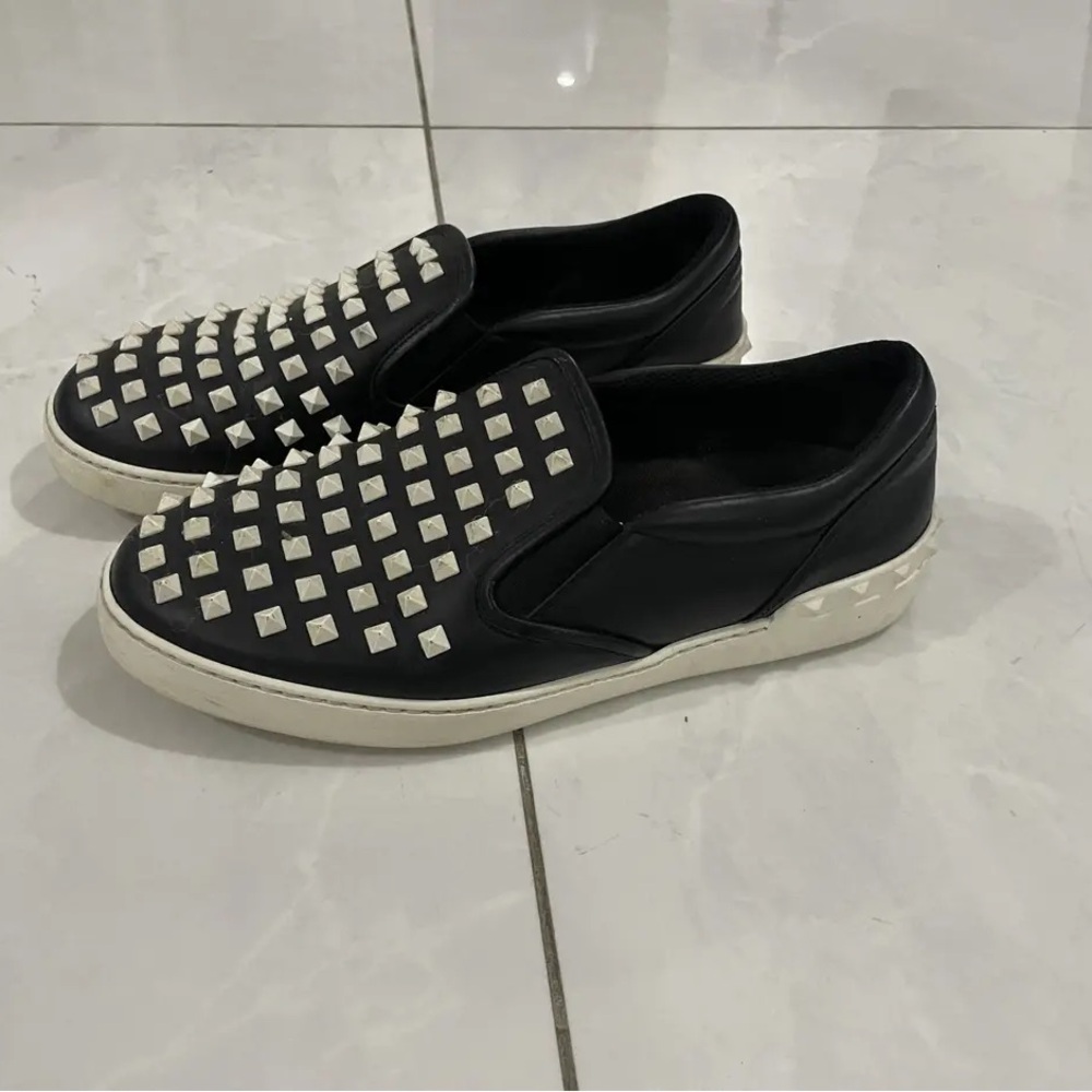 VALENTINO ROCK SLIP ON SNEAKER
Us Sz 9